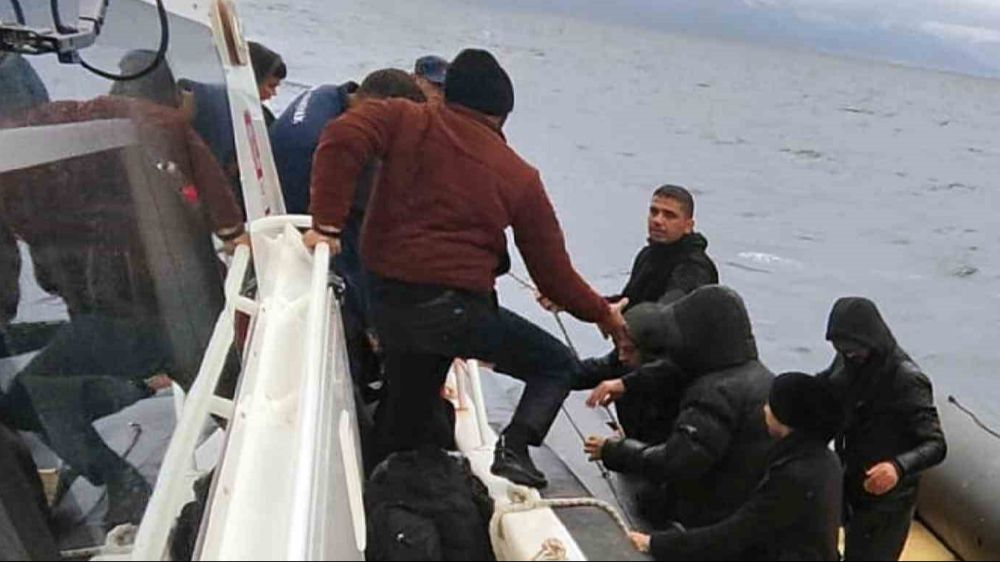 Sahil Güvenlik ekipleri 43 düzensiz göçmeni yakaladı