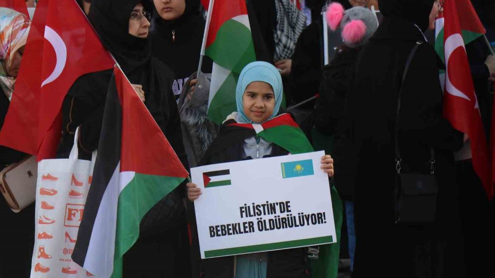 Sakarya 'da vatandaş Filistin için bir araya geldi