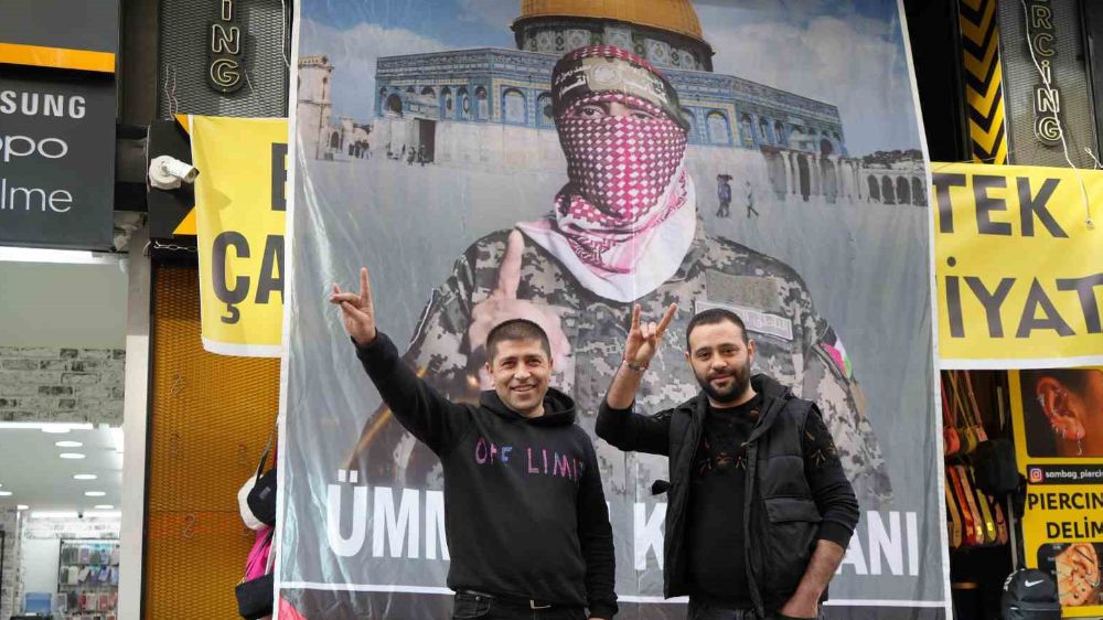 Samsun’da Ümit Özdağ’a Filistin için posterli tepki