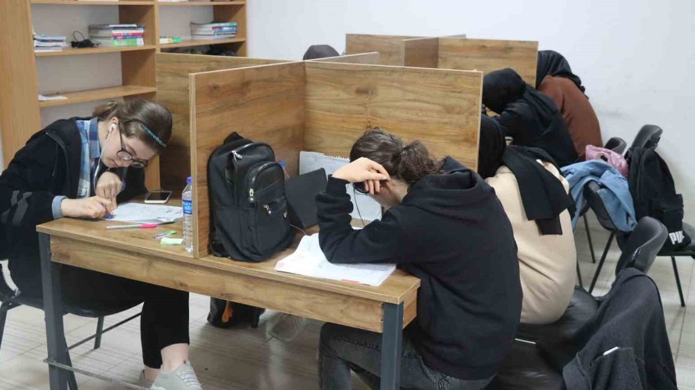 Şanlıurfa'da öğrenciler gençlik merkezinde buluşuyor