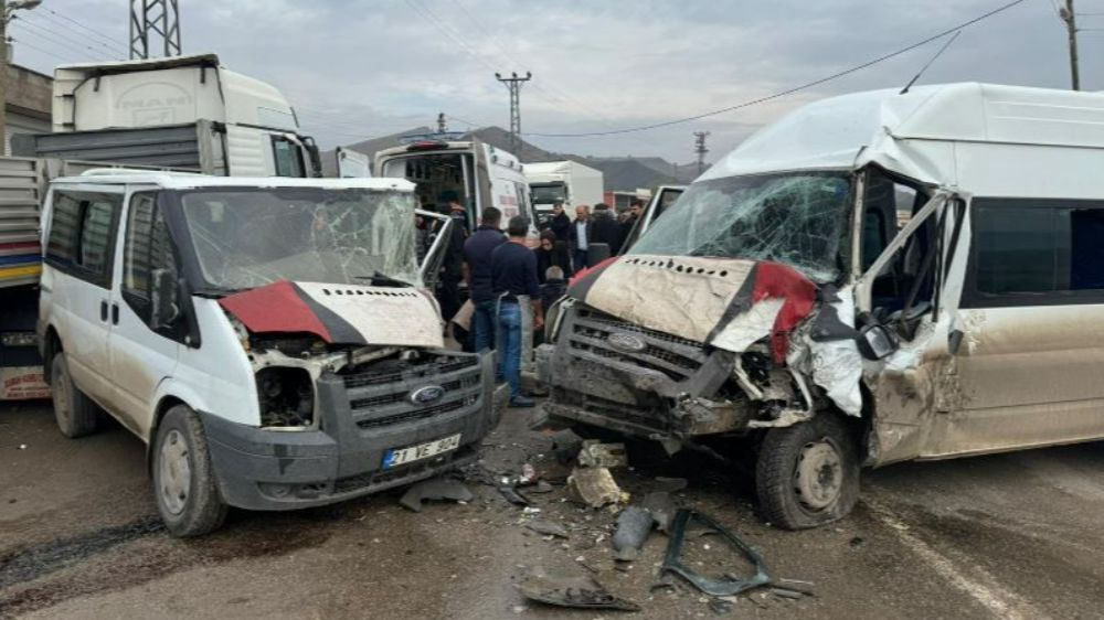 Şırnak'ta korkunç kaza: 18 kişi yaralandı