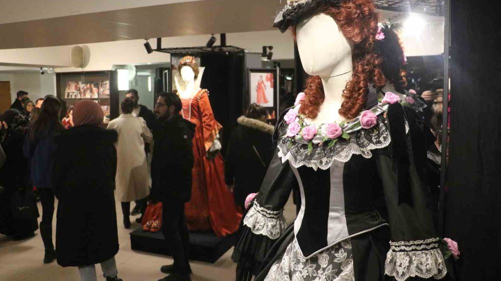 Sivas Devlet Tiyatrosu'nda Kostüm Sergisi Beğeni Topladı