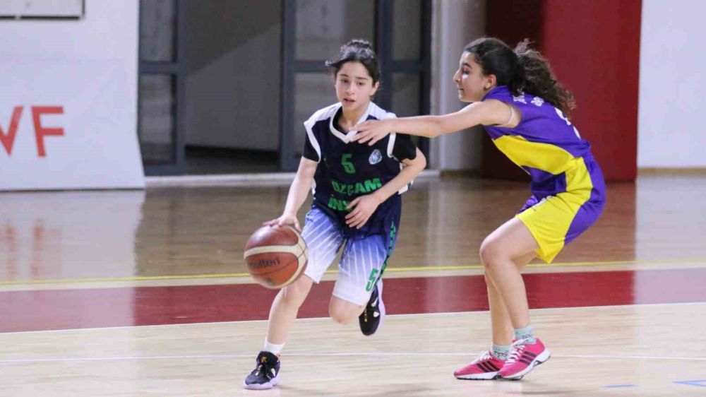Sivas’ta okullar basketbolda yarıştı