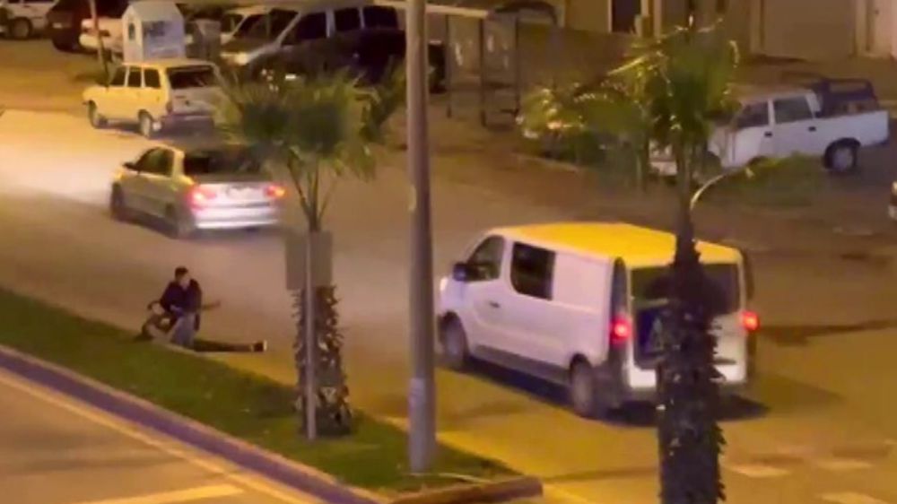 Sokak Ortasında Bıçaklanan Adamın Yardım Çağrısı Güvenlik Kamerasında