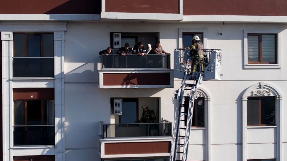 Sultangazi’de 15 katlı binadaki yangın paniğe sebep oldu