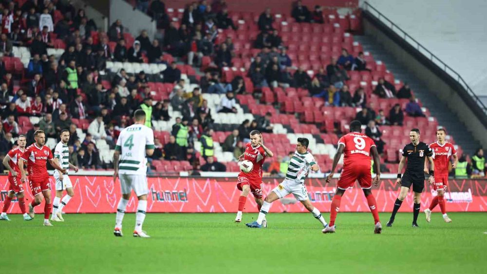 Trendyol Süper Lig: Samsunspor: 0 - Konyaspor: 1 ilk yarı maç sonucu