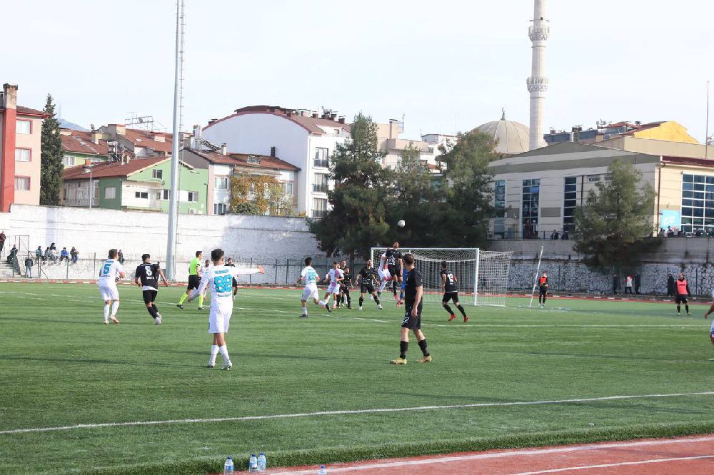 Vali Öksüz'den Burdur MAKÜ Spor'a tam destek