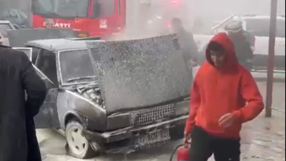 Yalova  Otomobil Yangını Kontrol Altına Alındı