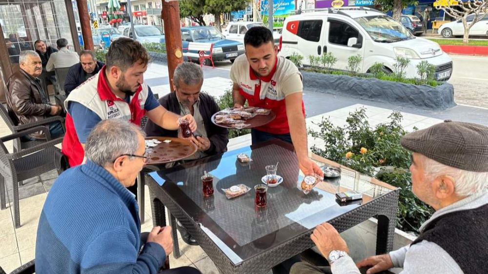 Yaşlılara Kumluca Belediye başkanı Mustafa Köleoğlu 'ndan ikramlar devam ediyor 
