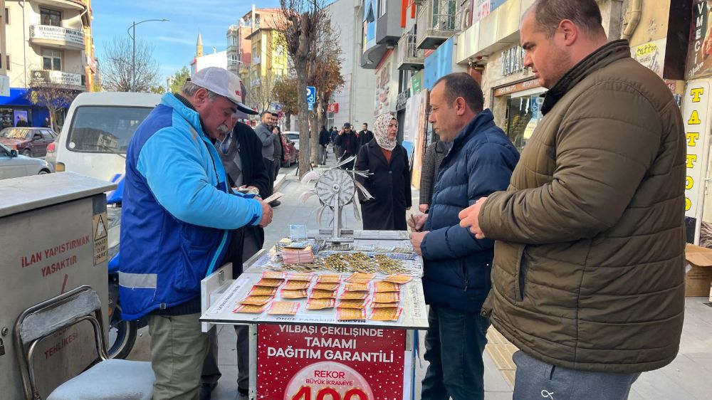 Yeni Yıla Büyük Heyecan! Milli Piyango Biletleri Burdur'da Rağbet Görüyor