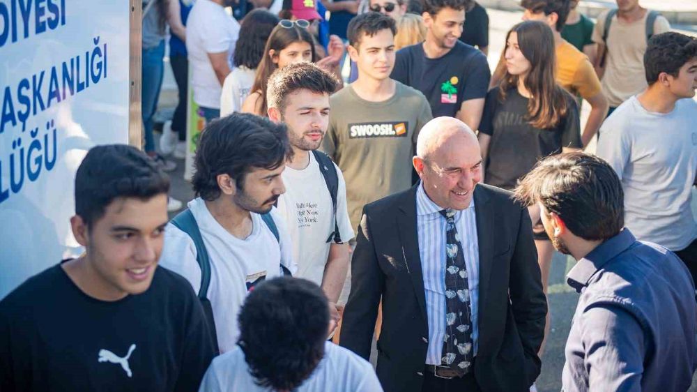Yeni yıla girerken İzmir’deki üniversite öğrencilerine Başkandan müjde