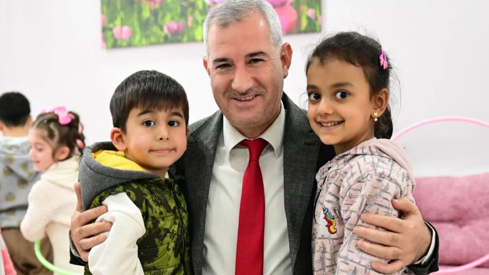 Yeşilyurt Belediye Başkanı Mehmet Çınar çocuklarla bir araya geldi