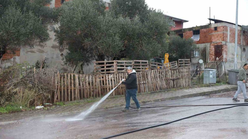 Yollar çer çöpten arınıyor