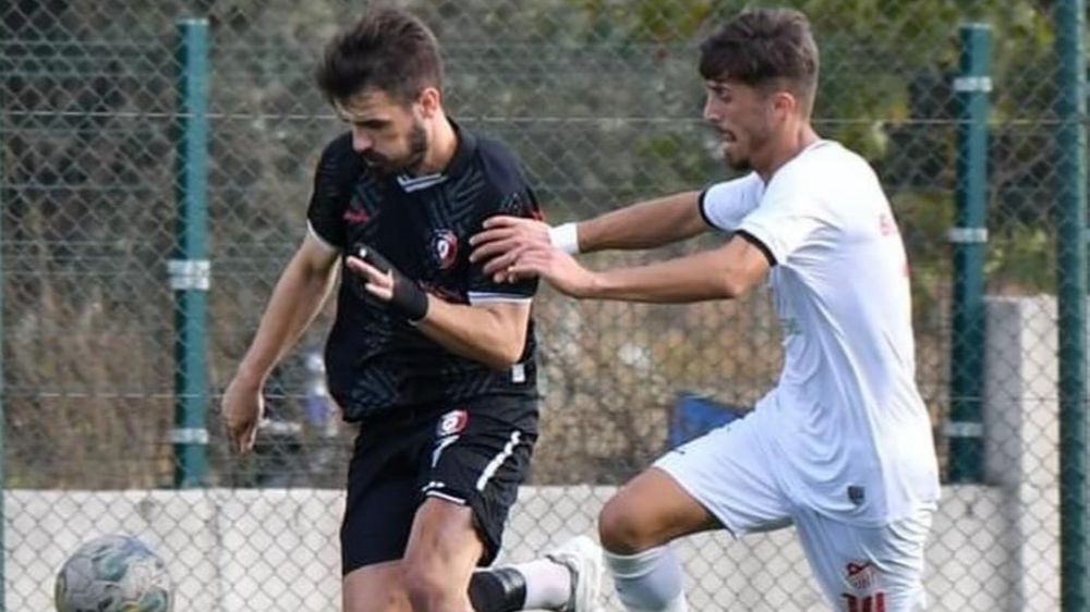  Yunusemre Belediyespor kendi evinde Çeşme Belediyespor’a 2-1 mağlup oldu