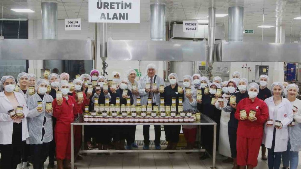 Yüzde Yüz Kadın Emeği Tarımsal Ürün Fabrikası, Türkiye’ye örnek oluyor