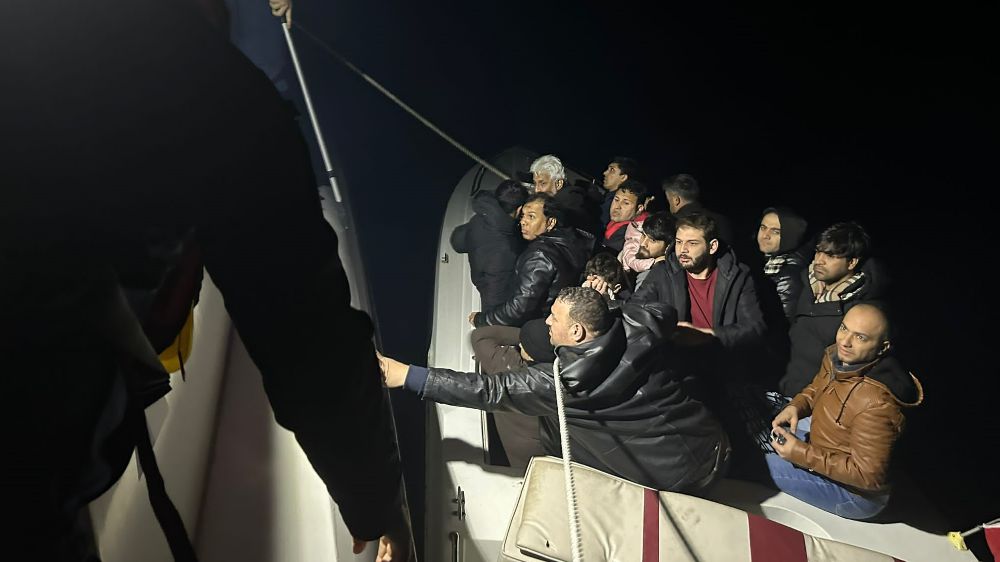 58 göçmen kurtarıldı, 2 kaçakçı yakalandı