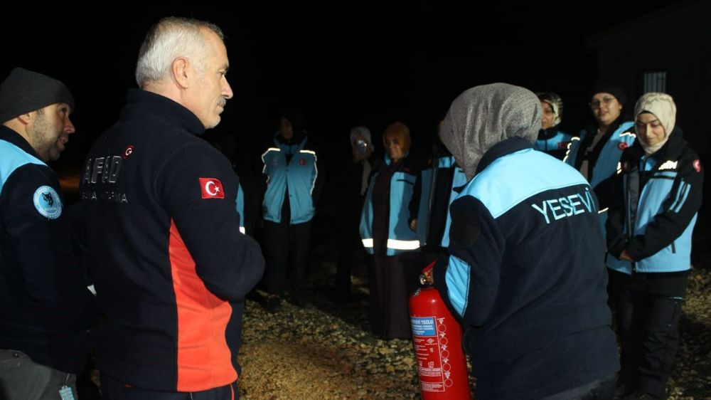 AFAD ekipleri gönüllülere yangın eğitimi verdi