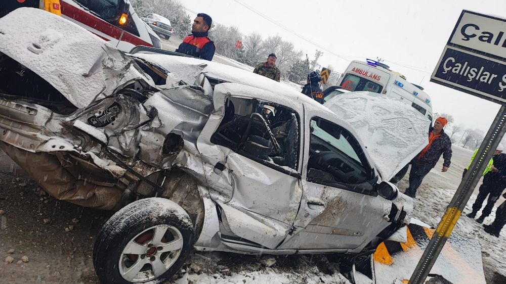 Afyon'da feci trafik kazası