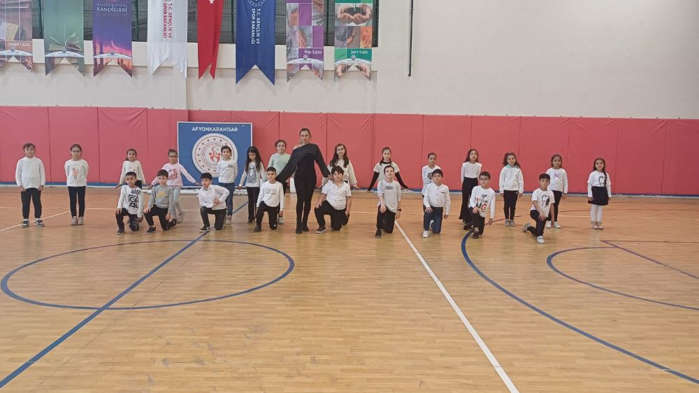 Afyonkarahisar'da Okul Sporları Karate Müsabakaları başladı.