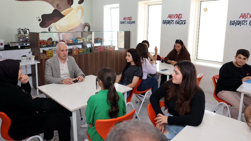 Akdeniz Belediyesi Etüt Merkezi: Üniversite Sınavına Hazırlanan ve Kazanan Gençlere Destek