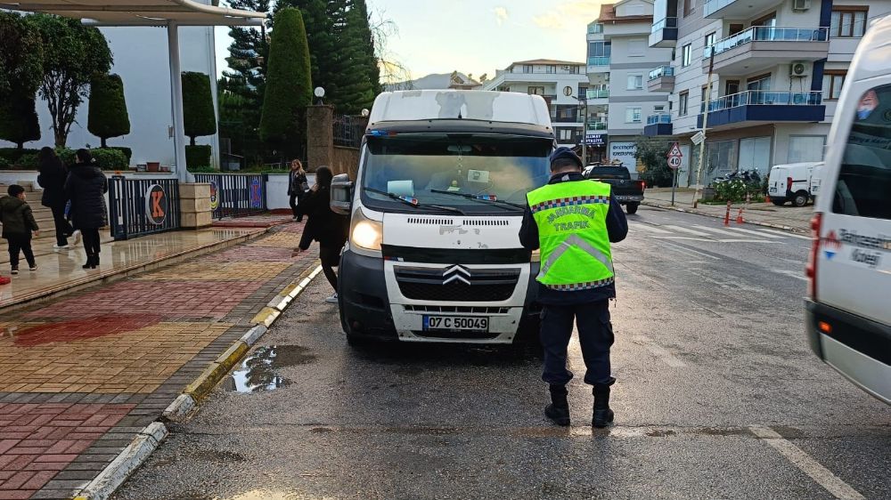 Alanya Jandarması, Trafik Denetiminde 11 Aracı Trafikten Men Etti!
