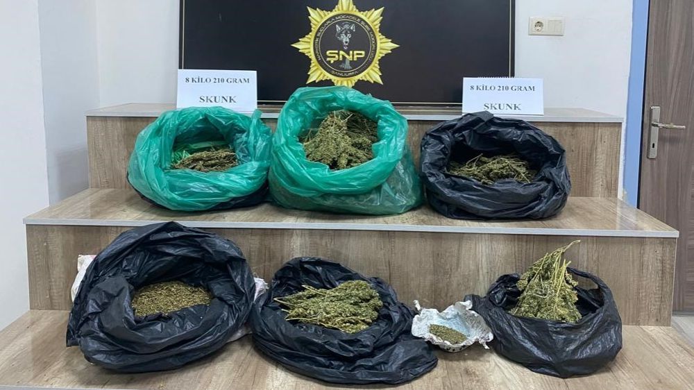 anlıurfa Narkotik Operasyonu: 6 Zanlı Tutuklandı, 8 Kilogram Skunk Ele Geçirildi