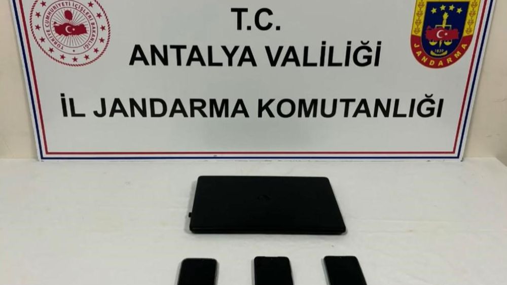 Antalya'da internet üzerinden açtıkları sahte hesaplarla 3 milyon TL'lik vurgun jandarmaya takıldı