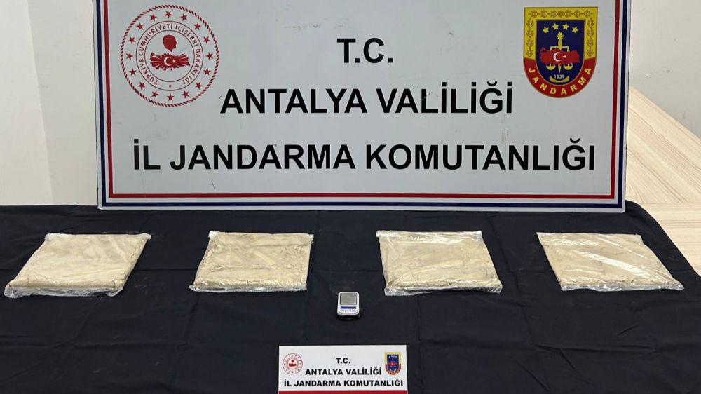Antalya'da uyuşturucu operasyonu Son anda yakaladılar