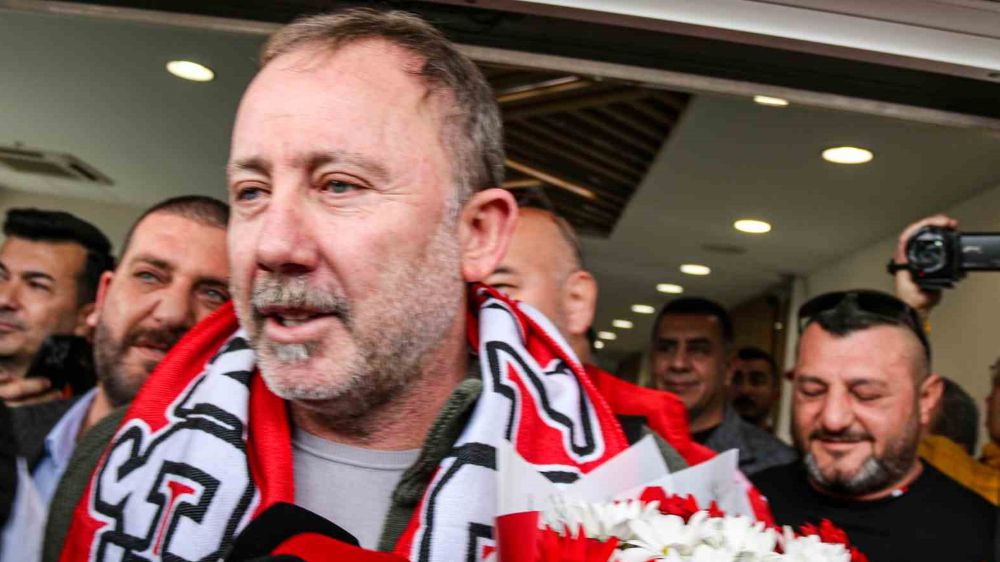 Antalyaspor’un Teknik Direktör Sergen Yalçın, kentte