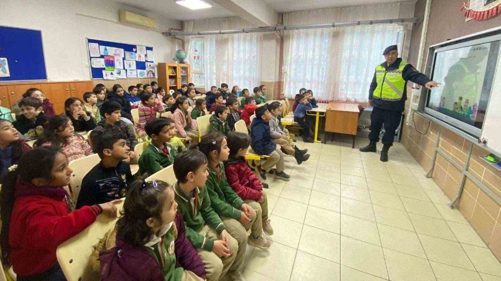 Aydın’da 58 öğrenci eğitimler ardından “trafik dedektifi” oldu