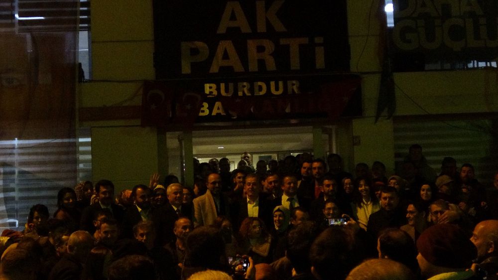 Başkan Adayı Mehmet Şimşek'e, Burdur'da Coşkulu Karşılama