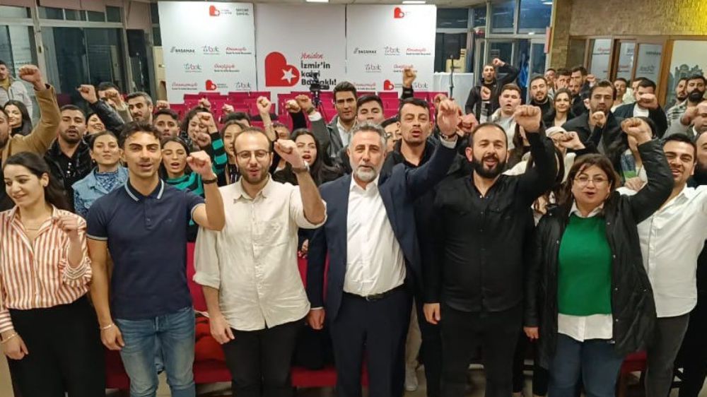 Bayraklı'da CHP Gençlik Toplantısı: Yerel Seçimlere Genç Bakış