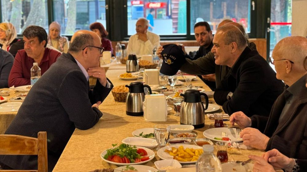 Belediye Başkanı Alim Uzundemir, emekli askerlerle kahvaltıda