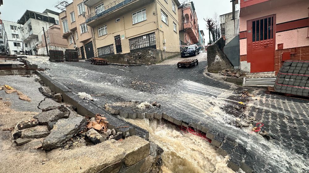 Bursa'da sağanak yağış etkili oldu 