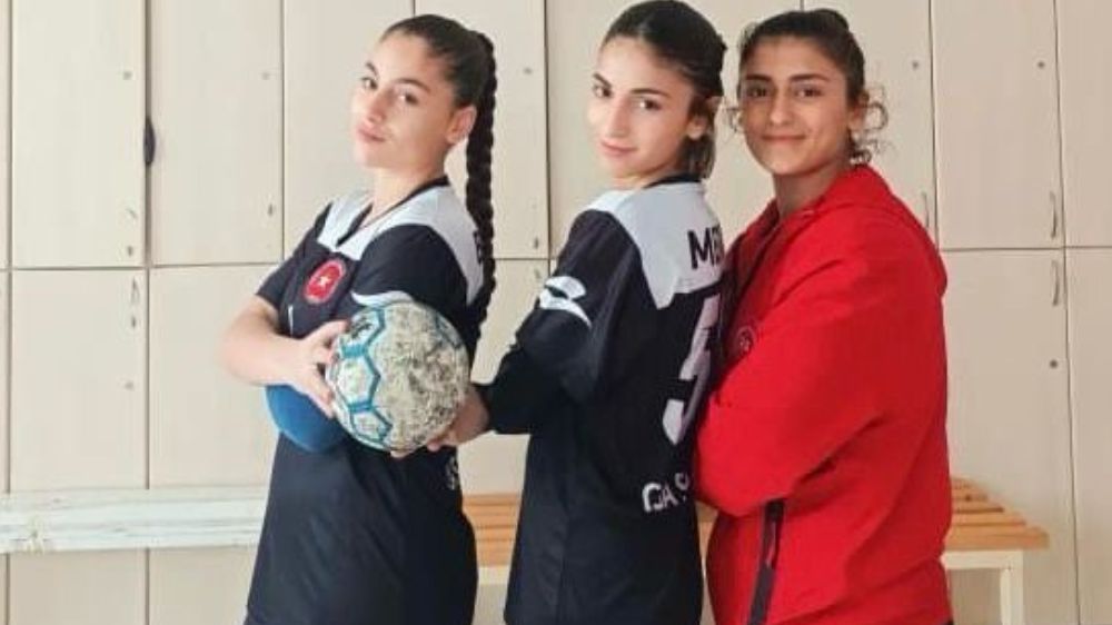 Cizre’de 4 sporcu, Hentbol Milli Takımı kampına davet edildi