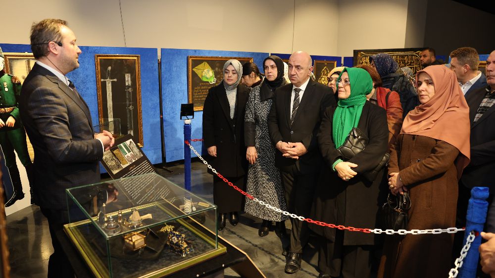 Darıca'da kutsal emanetler sergisi Adnan Menderes Kültür Merkezi’nde açıldı