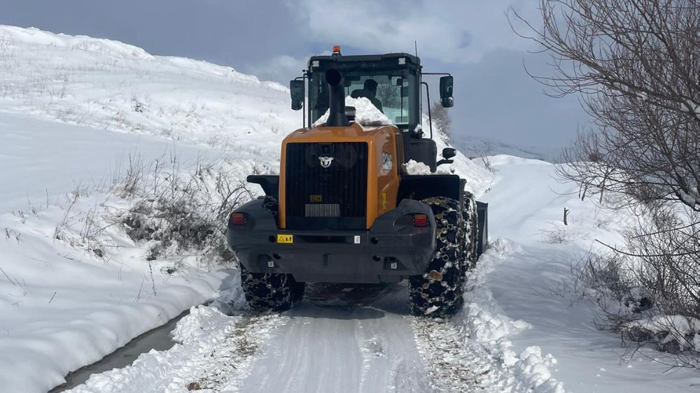 Diyarbakır'da kar yağışı nedeniyle kapan yollar ulaşıma açıldı