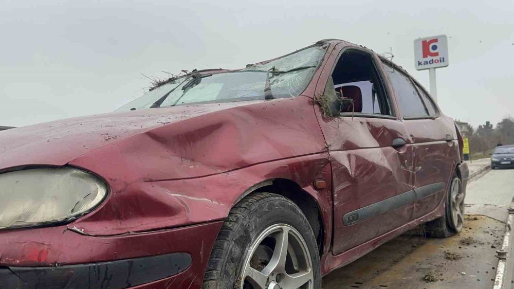 Elazığ’da otomobil ve tır çarpıştı: 4 yaralı