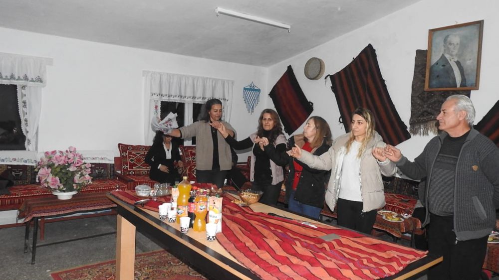 Erzincan'da köy evinde yılbaşı coşkusu