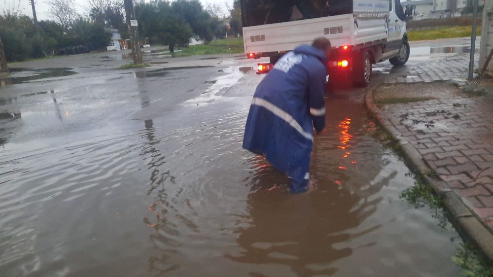 Fırtına ve Yağışa Karşı Harekete Geçildi: Antalya Büyükşehir Belediyesi Olay Anında Müdahalede Bulundu!