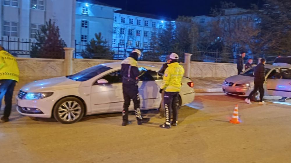 Karaman'da emniyet ekipleri çeşitli suçlardan aranan 19 kişiyi tutukladı 