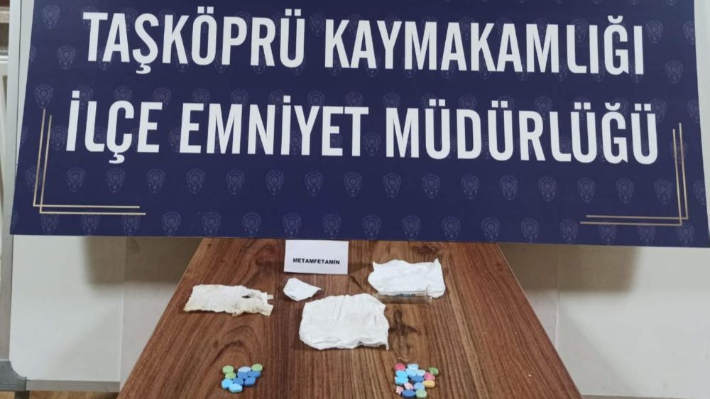 Kastamonu’da şüpheli araçta uyuşturucu ele geçirildi: 3 gözaltı