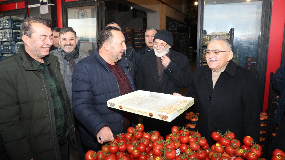 Kayseri Belediye Başkanı Büyükkılıç, esnafla bir araya geldi