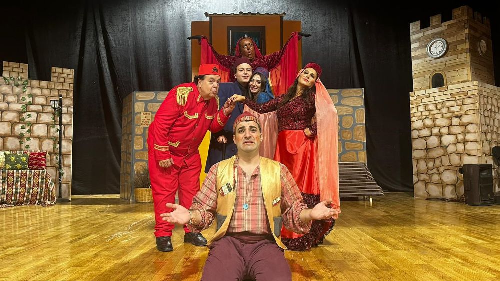 Kepez Belediye Tiyatrosu'nda ‘Bir Cümbüş Bin Telaşe’ oyunu