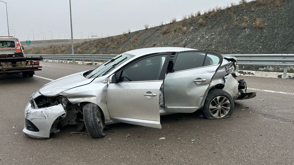 Konya'da trafik kazası sürücü ağır yaralandı