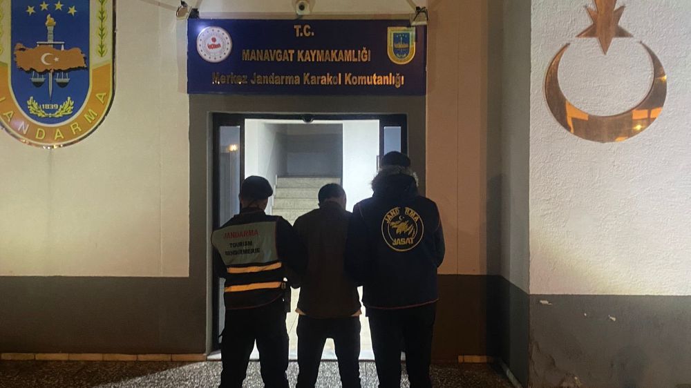 Manavgat 'ta 16 yıl hapis cezası bulunan şüpheliyi JASAT yakaladı