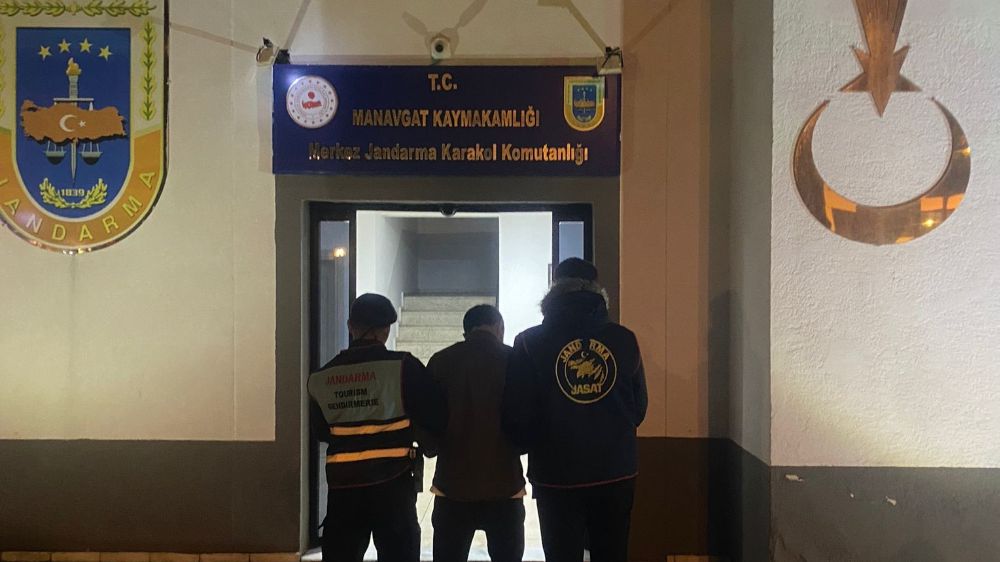 Manavgat'ta 16 yıl hapis cezası bulunan şüpheliyi JASAT yakaladı