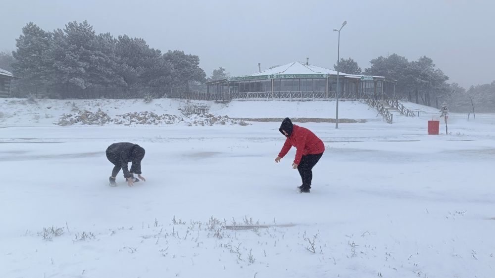 Manisa'da yılın ilk kar yağışı