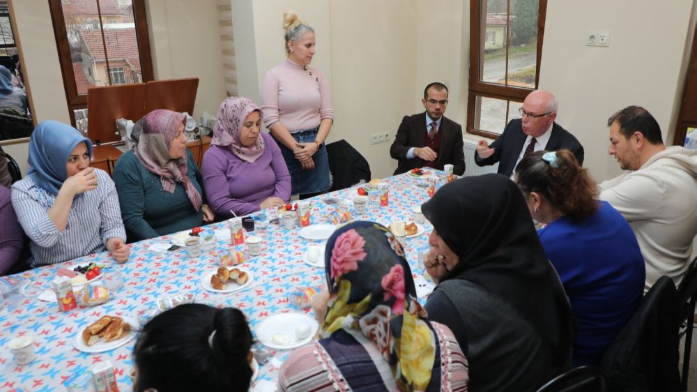 Odunpazarı Belediye Başkanı Kurt Erenköy’de kadınların istek ve taleplerini dinledi