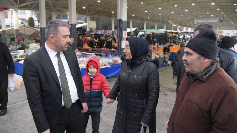 Pursaklar Belediye Başkanı Ertuğrul Çetin, Pazar Esnafı ve Vatandaşlarla Buluştu